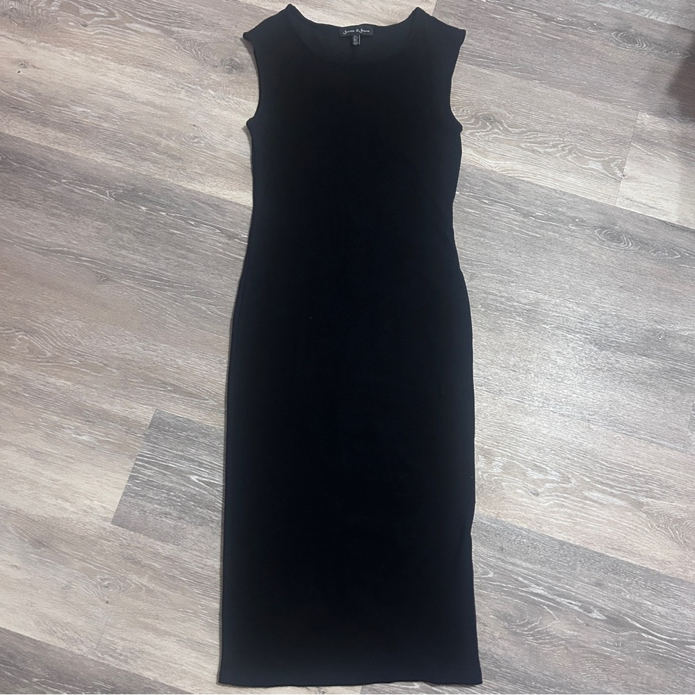 Chic Black Sleeveless Midi Dress